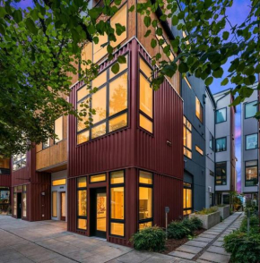 West Seattle's Modern Townhome